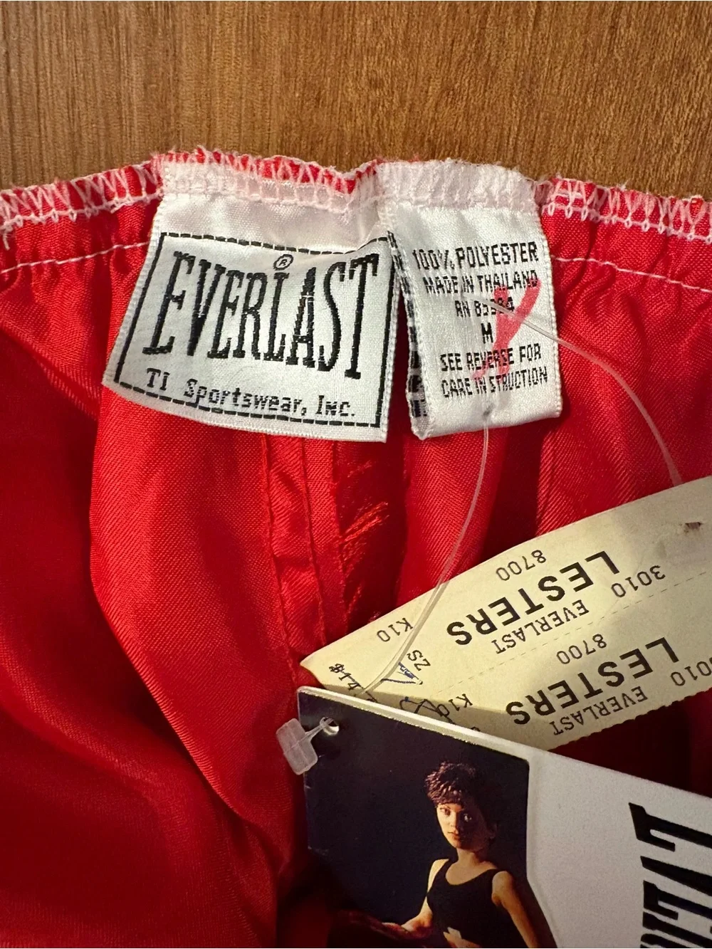 NWT Everlast Woman Red Satin Boxing Shorts Size Medium - Picture 3 of 5